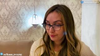 porn мокрая киска жопастой русской мамки помогла кончить хитрому сыну porn