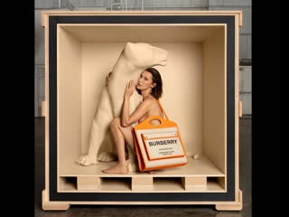 porn горячо обнаженная белла хадид прикрыла совершенное тело сумочкой известного бренда porn