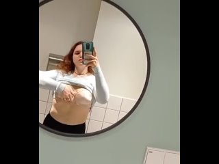 porn девочка с маленькими сиськами раздевается в подъезде на камеру 18 обнаженная девушка показала себя грудь вагина porn