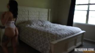 porn брат увидел как сестра переодевается а сестра была не против этого и отсосав член присела на него porn