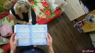 porn наказал сестру за плохие оценки отшлёпав и заставив её сосать porn