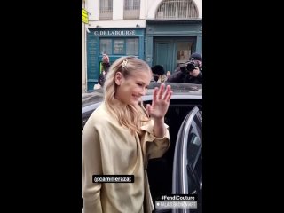 porn камилль раза прибывает на показ fendi couture весналето 2022 porn