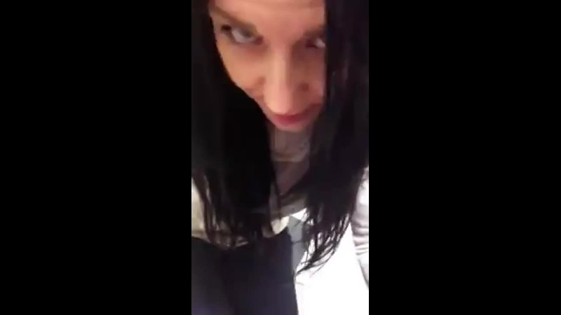porn секретарша сосет в туалете офиса своему начальнику porn