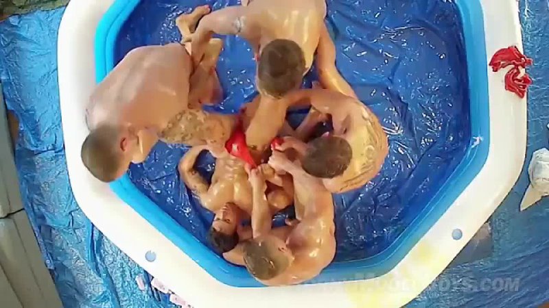 porn борцы в бассейне разминали свои кости как пидра венедиктова живые гвозди porn