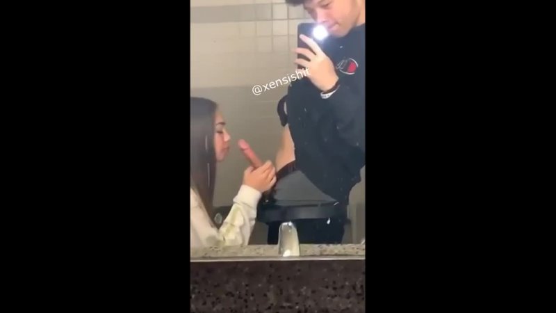 porn молодая студентка отсосала хуй в туалете на камеру айфона минет глотает сперму слив бывшей русское домашнее порно porn
