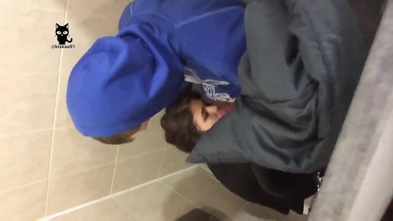 porn спалил кореша как он дал на клык шлюшке в туалете домашнее русское порно porn