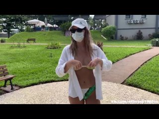 porn сняла купальник в парке и показала свои сочные сисечки показала грудь публично porn