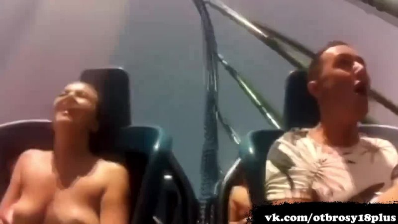 porn сиськи вывалились на американских горках спалила грудь засвет сисек porn
