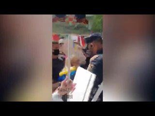 porn в мадриде на акции бессмертный полк украинка вышла с голубожёлтым тряпком и антироссийским плакатом porn