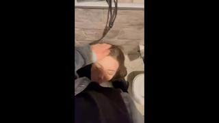 porn заставил сосать хуй на камеру на вписке шкура глотает сперму кончил на ебало porn