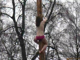 porn девушка лезет на столб 26 февраля 2012 года масленица в porn