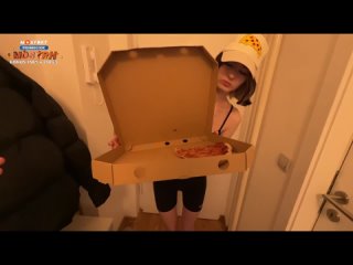 porn сексуальная курьерша съела мою пиццу и дала трахнуть свою пизду чтобы не быть уволенной porn