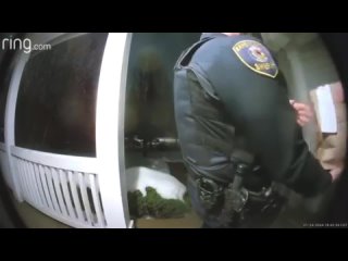 porn полицейские арестовали курьера и сами привезли еду жительнице сша при виде стража порядка женщина подумала что ее porn