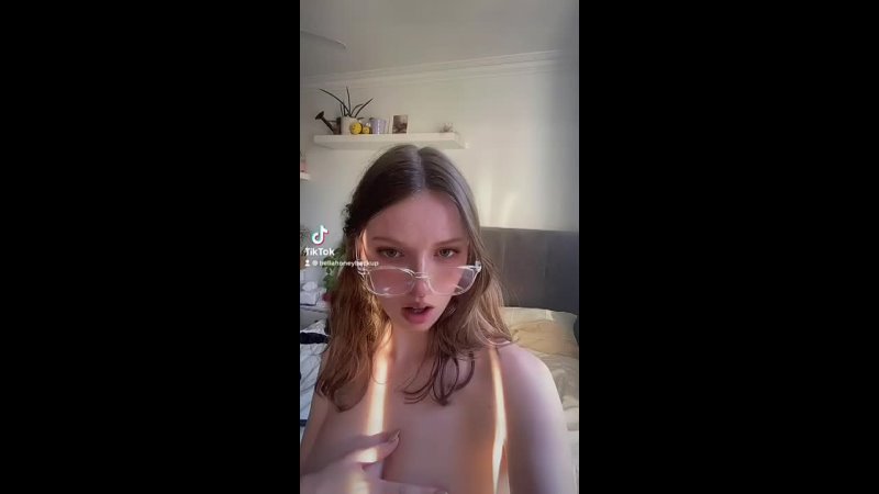 porn длинноволосая красотка решила на улице отсосать член молодого парня и трахнуться с ним полное видео можно найти в porn