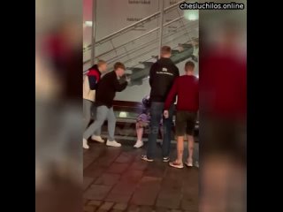 porn в таллине молодые отморозки накинулись на пожилую русскоязычную женщину выкрикивая оскорбления и кр porn