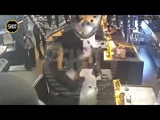 porn любвеобильного никиту кологривого который укусил девушку хостес за бедро в кальянной привезли в су porn