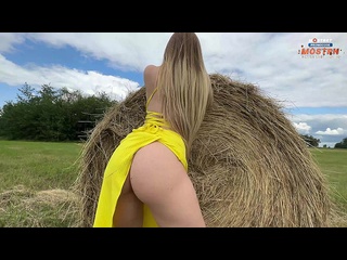 porn красивая русская сука в желтом платье принялась сосать член и трахаться на сеновале porn