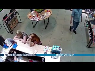 porn две девушки взяли забытый паспорт подруги и попробовали на нее оформить кредит porn