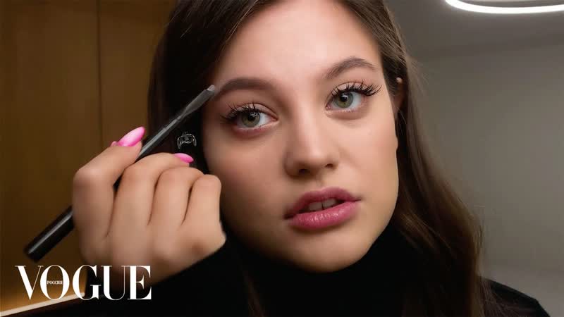 porn дилара зинатуллина показывает повседневный макияж со стрелками vogue россия porn