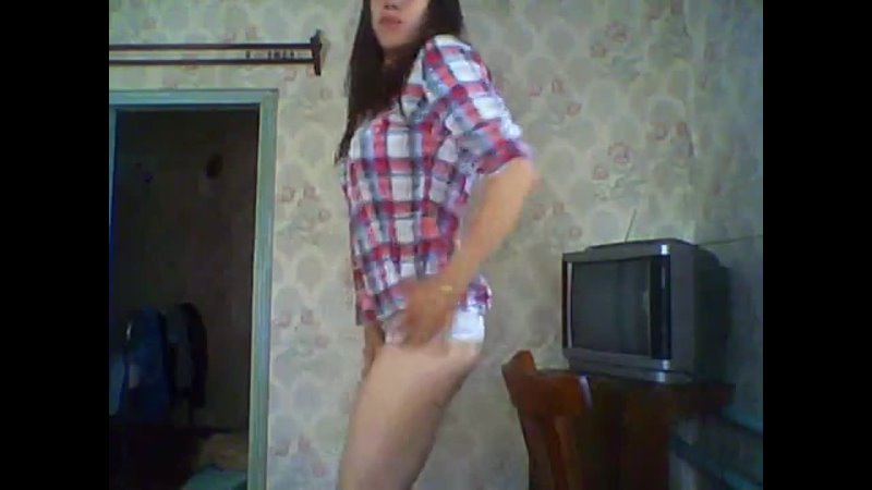 porn молоденькая девушка раздевается на камеру студентка танцует стриптиз в трусиках и рубашке пока нет родителей дома porn