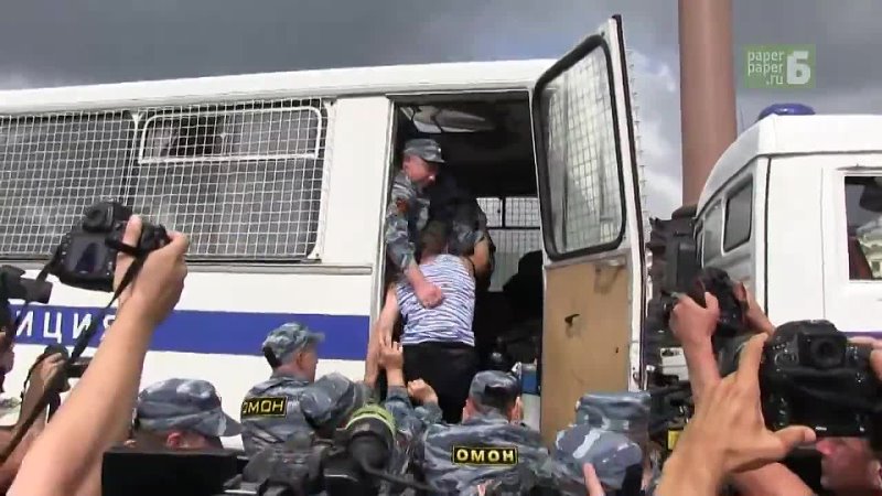 porn провокация гей активиста в день вдв 02 08 2013 питер дворцовая площадь porn