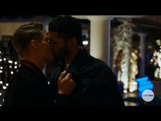 porn алексей воробьев целуется с парнем в американском сериале unreal 2015 porn