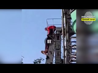 porn сорвалась с колеса обозрения в парке аттракционов porn