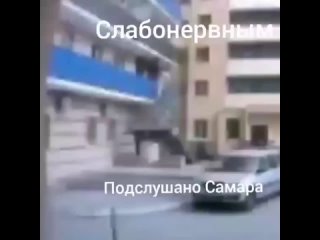 porn пьяная мамаша в воспитательных целях свесила 18летнюю дочь с балконадержа за порвалась и малышка упала porn
