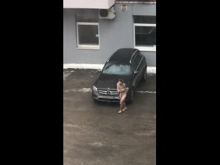 porn голый мужик бегает по двору пермь 20 марта porn