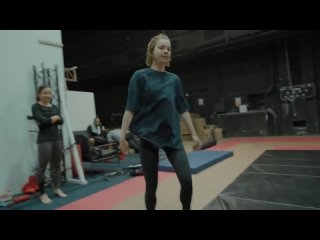 porn эмма майерс тренируется для роли энид в уэнсдей porn