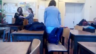 porn школьница в короткой юбке показала попу в трусиках в школе porn