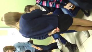 porn одноклассник задрал юбку однокласснице школьнице и показал всем трусики в колготках porn