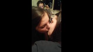 porn школьницы пьяные на вписке сосут ся нежно целуются на камеру в перископе porn