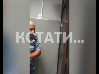 porn охранник в супермаркете избил молодые руками и ногами porn