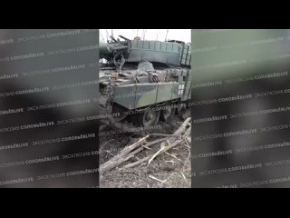 porn боец с позывным инквизитор 2 батальона 71 го мотострелкового полка 42 й дивизии на фоне подбитого немецкого танка porn