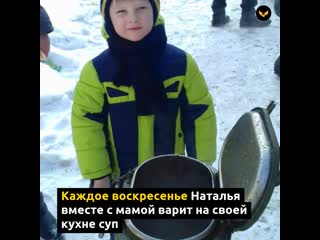 porn омская медсестра организовала кормление бездомных прямо у себя во дворе porn
