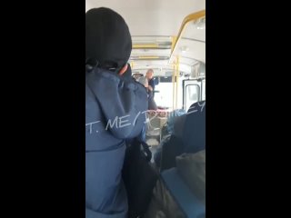 porn парочка пьяных бомжей прокатилась в маршрутном автобусе и тут без скандала не обошлось porn