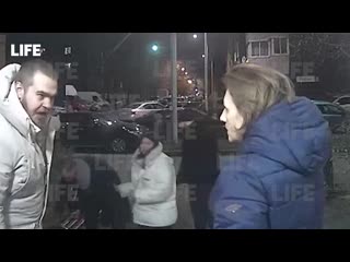 porn пьяная компания против мужчины с ножом драка у подъезда щербинка новая москва porn