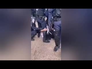 porn полиция жёстко подавляет протесты в центре парижа где бастуют радикалы медики сторонники black lives matter и porn