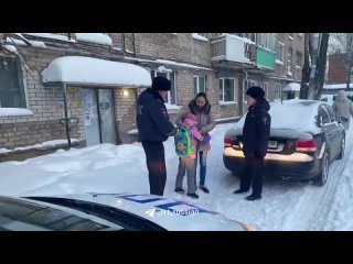 porn полицейские в ижевске вернули домой восьмилетнюю девочку которая уснула в транспорте по дороге из школы домой porn