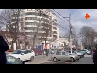 porn провокация произошла у здания посольства рф в кишиневе где сегодня работает избирательный участок неизвестный porn