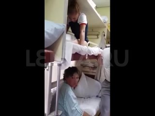 porn пьяный тренер по гимнастике молодые заставила подопечную сесть на шпагат на верхней полке поезда porn