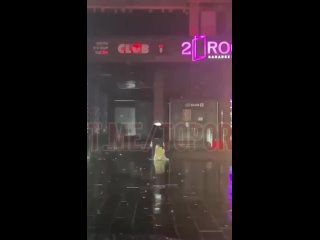 porn вчера у московского ночного клуба девушка отсосала у рандомного парня за коктейль porn