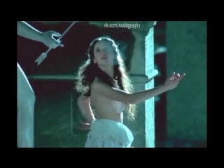 porn обнажилась у статуи фелисити джонс felicity jones голая в сериале слуги servants 2003 s01e01 porn