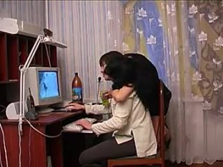porn горячая мама отвлекла сына от компьютера porn