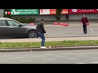 porn женщина сбивает ногами лампадки установленные в память о романе porn