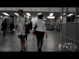 porn классная съёмка скрытой камерой в метро снимают под юбками женщин porn