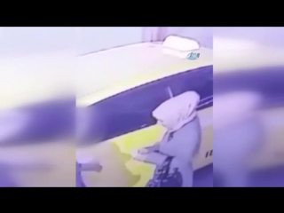 porn появилось видео на котором смертница садится в такси чтобы доехать до центра бурсы где вчера был совершён теракт porn