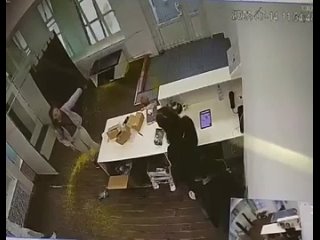 porn работница пункта выдачи wildberries в северодвинске сообщила клиентке что макароны возврату не подлежат porn