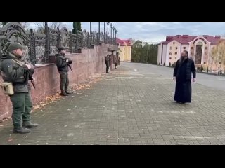 porn сирот выгоняют из украинского монастыря чтобы заселить туда солдат всу рано утром отряд спецназовцев с автоматами porn